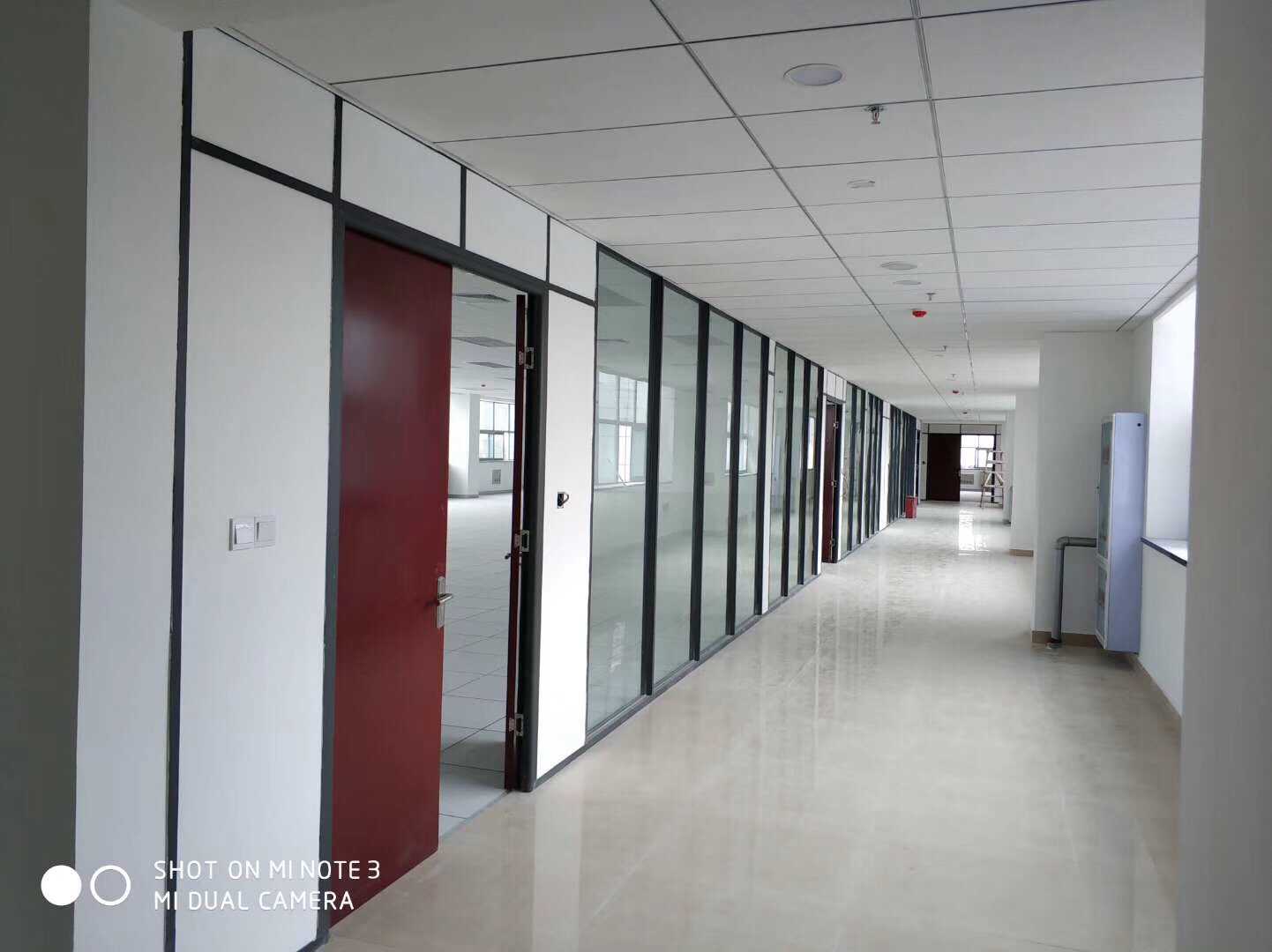 廁所隔斷如何保養(yǎng)與維護