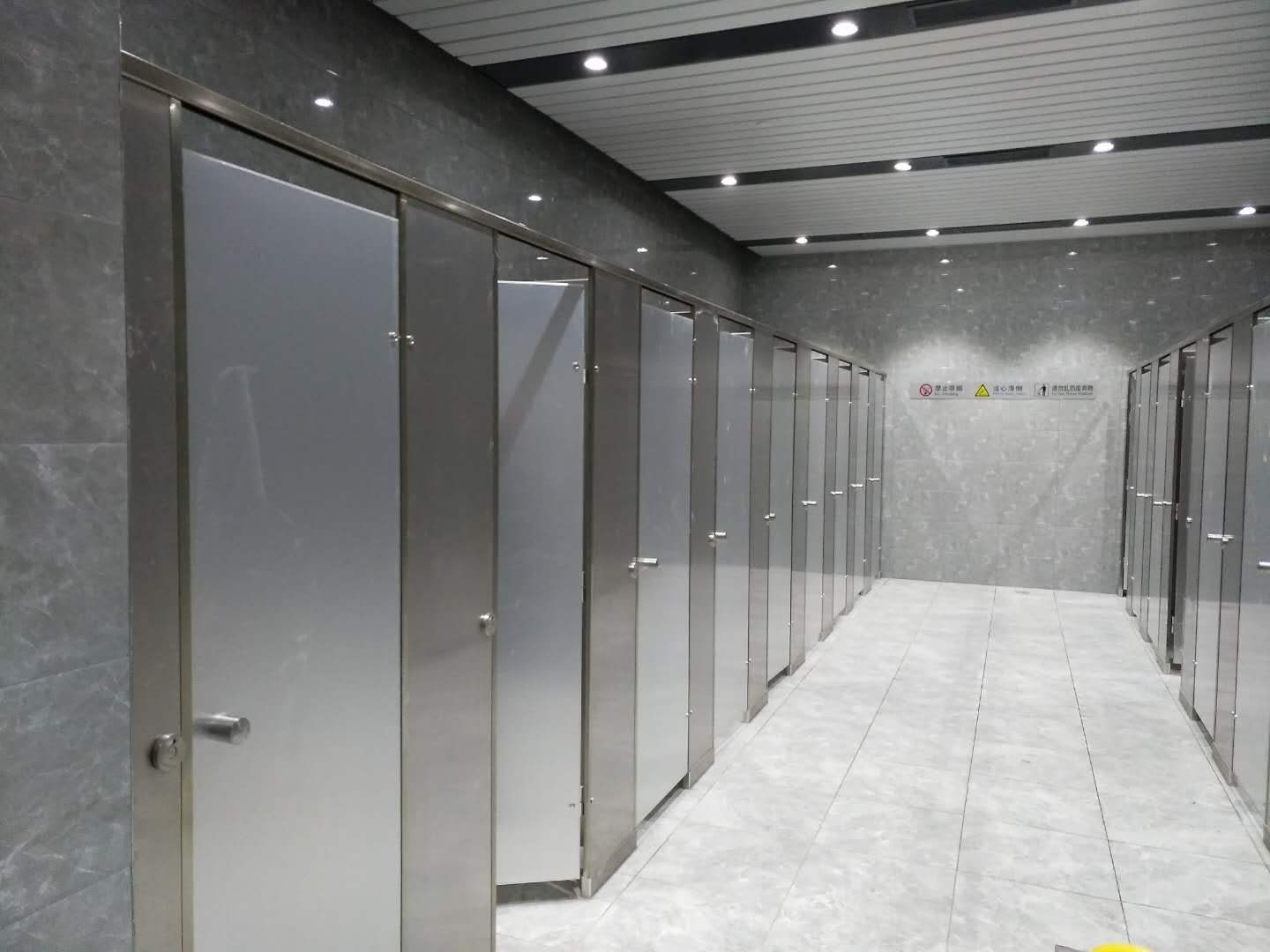 衛(wèi)生間隔斷